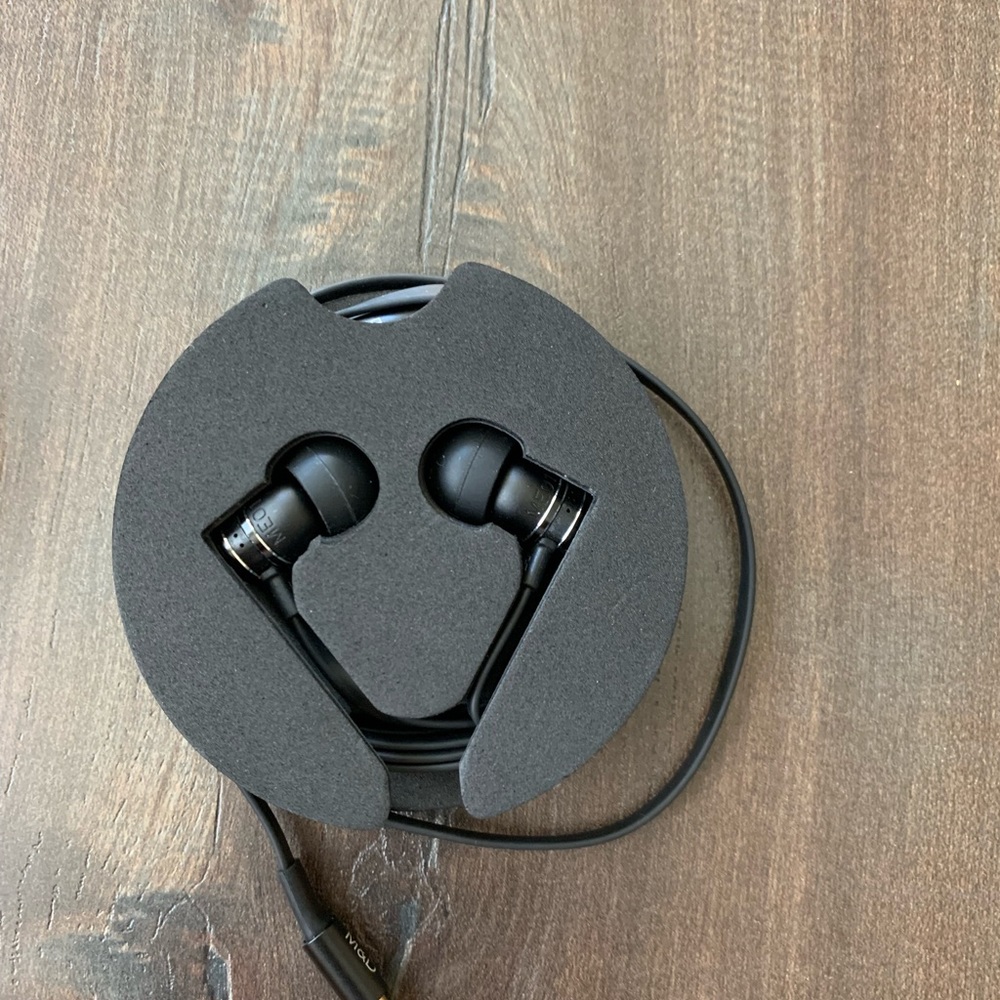 NEW! Master & Dynamic ME01 In Ear Headphones - Picture 7 of 7